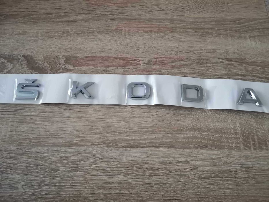 Skoda Шкода сребрист надпис голям размер