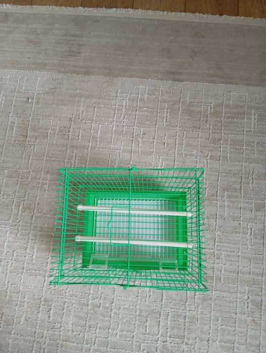 Клетка для попугаев с кормушками