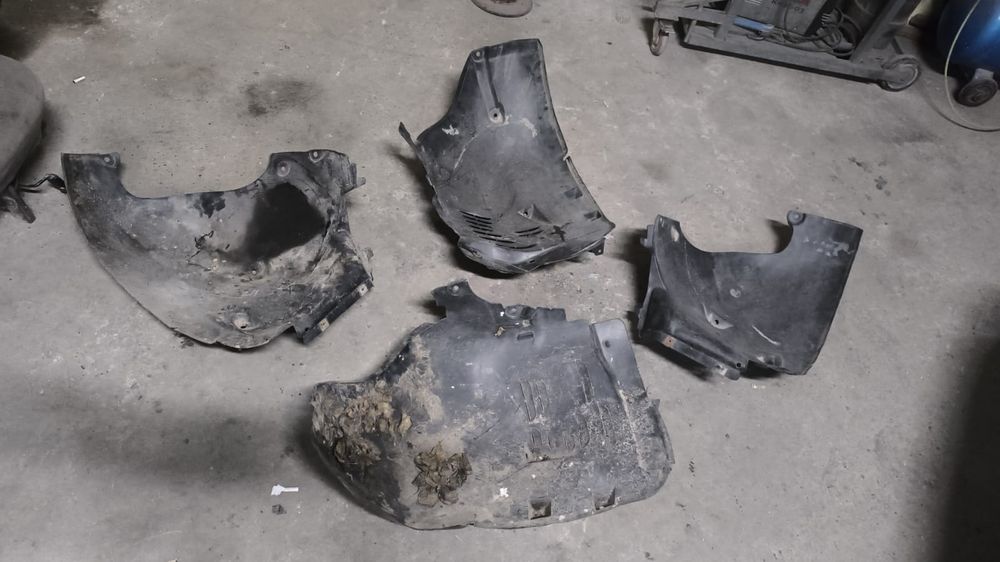 211 подкрыльник  Оригинал