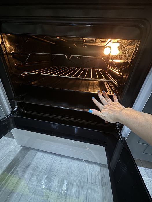 Продам электро плиту