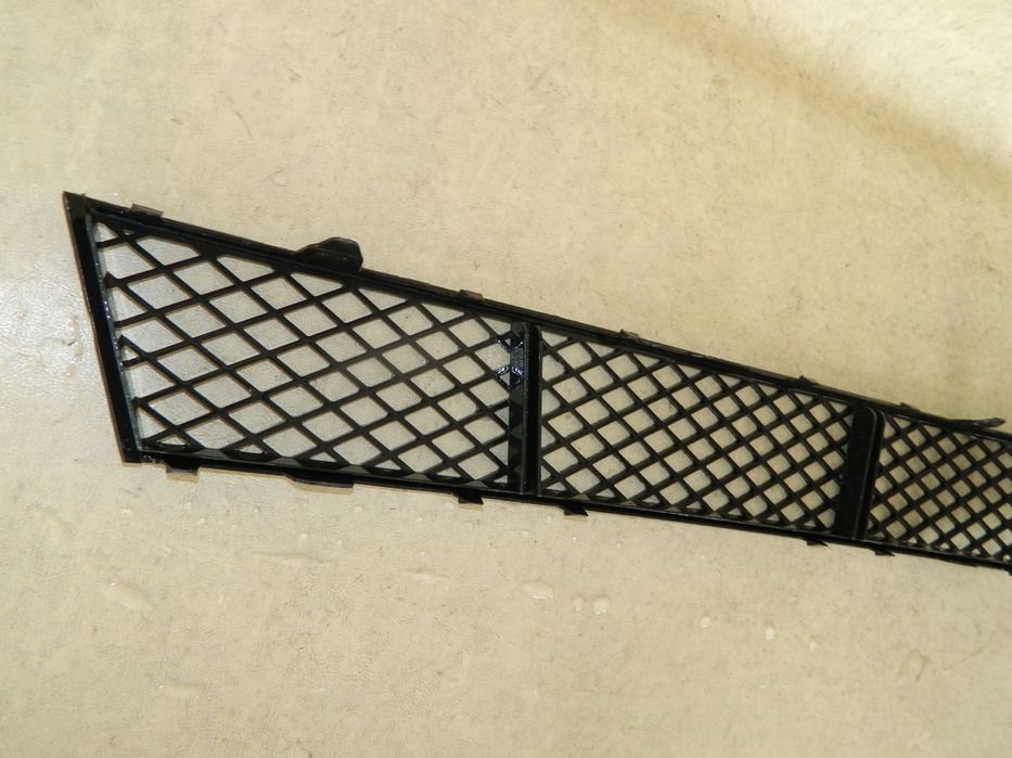 Grila centrala dintre proiectoare, BMW Seria 5, F10  /  F11, 2009, 2010, 2011, 2012, 2013,, 51117285950