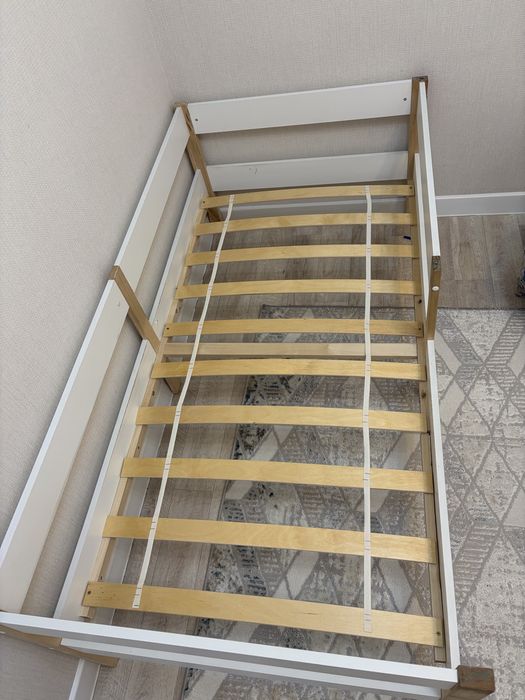 Две детской кровати с матрасами