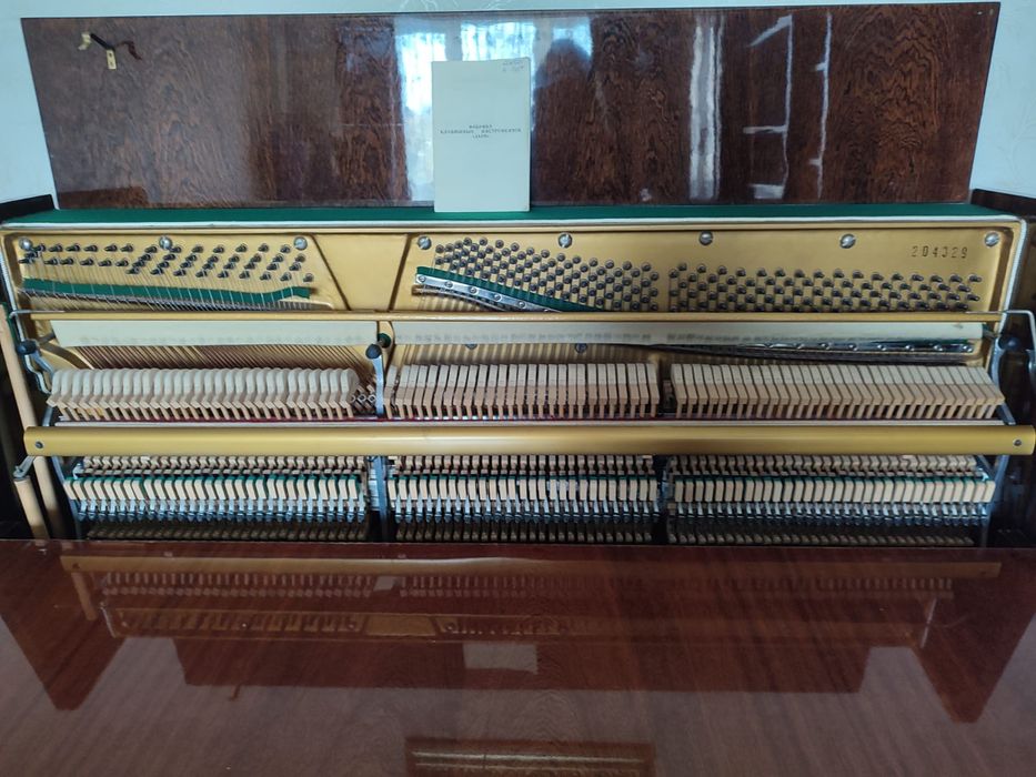 Продам пианино Заря