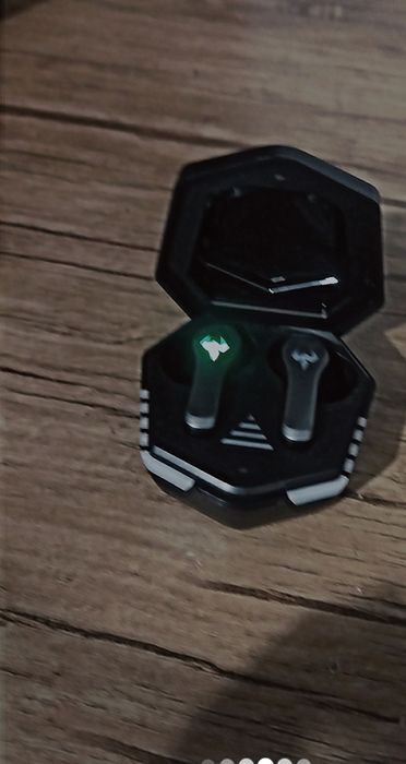 АИРПОДС новый ещё горят и игровый