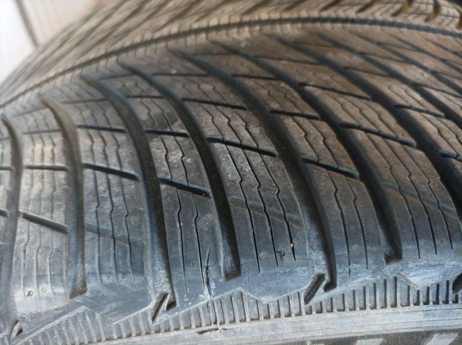 Продавам 4 зимни гуми 295/35/21 Michelin PA 5-480 евро.