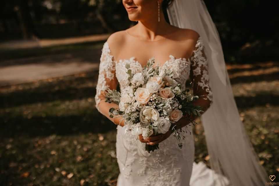 Rochie de mireasa cu voal lung