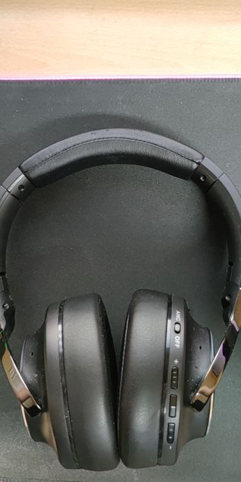 Powerlocus слушалки с active noise cancellation