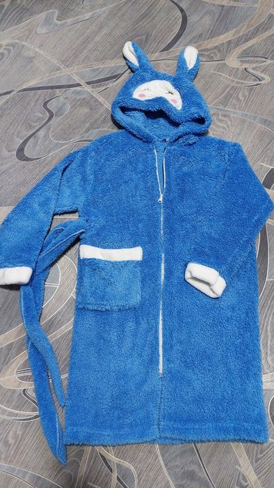 Продам халат на 5-7 лет