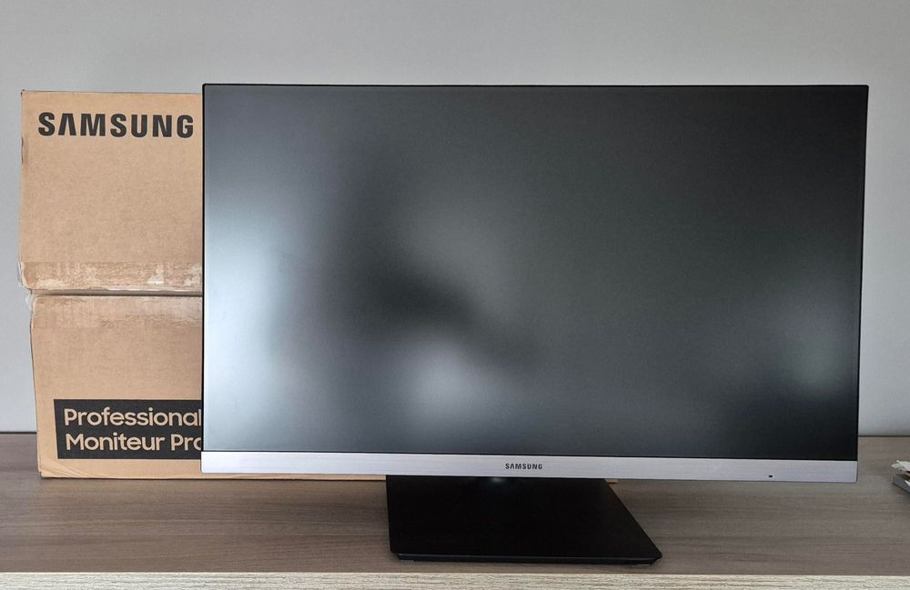 Професионален монитор Samsung 24 инча FullHD