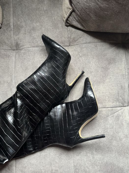 Черни ботуши с ток