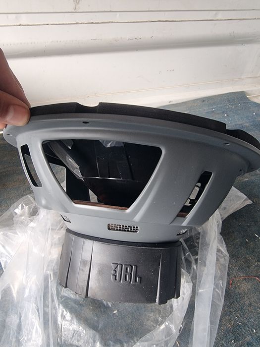 JBL 1200 WATTS 12 duyum /30 sm sabufer sotiladi