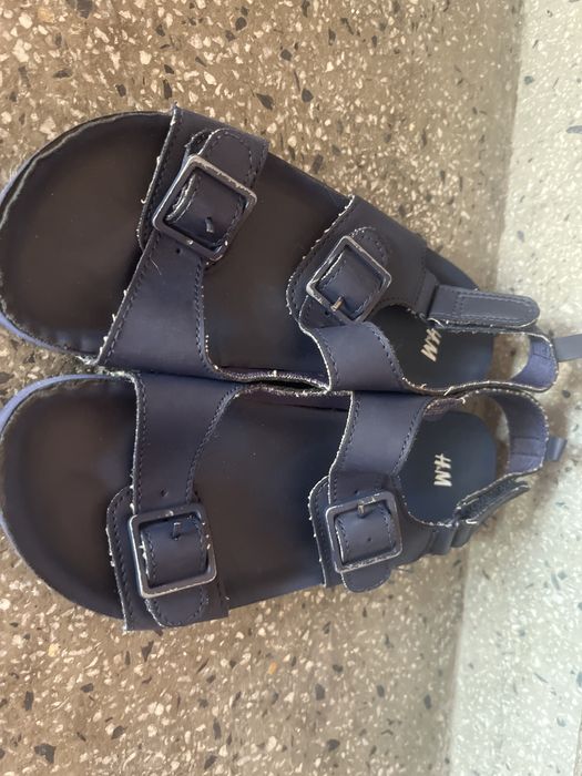 Сандали и чехли размери 34 и 35 перфектни за лятото