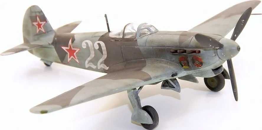 Сборная модель самолета Як-9Д (Моделист, 1:72)