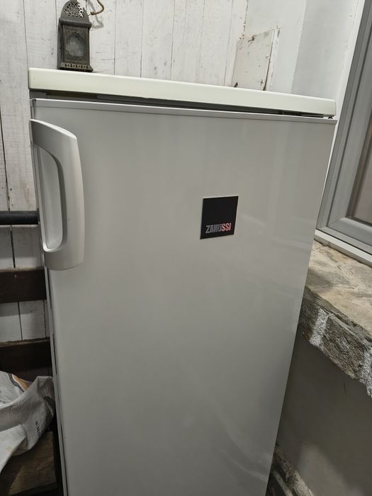 Хладилник с горна камера Zanussi