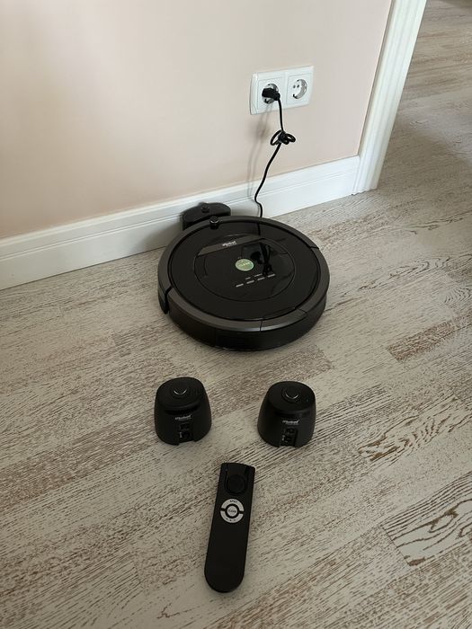 Продам пылесос робот iRobot 880