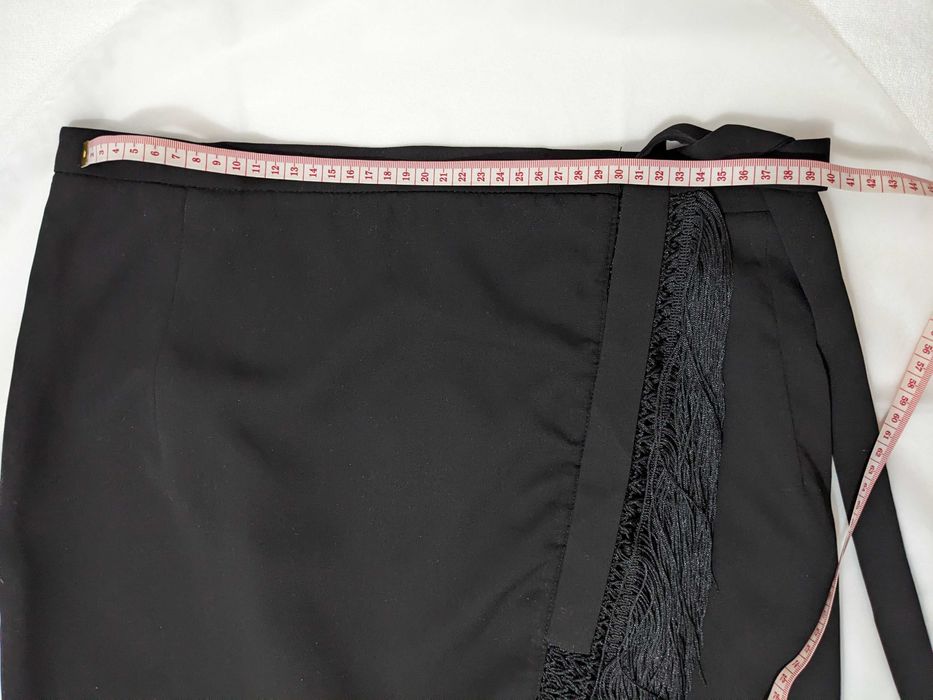 Fustă neagră petrecută cu franjuri, tango, mărime M, ajustabilă, noua