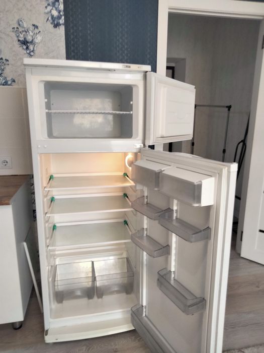 Продам 2-камерный холодильник Атлант