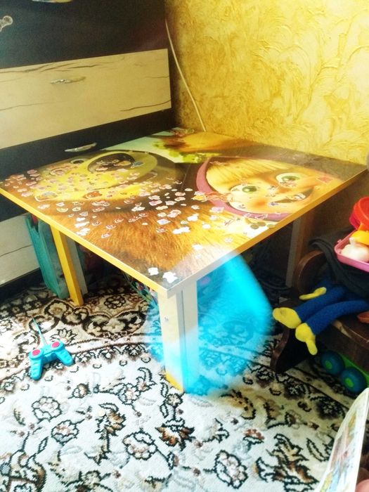 Детский столик б/у