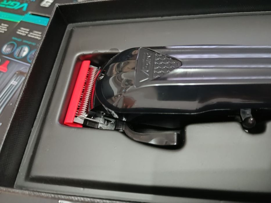 Aparat profesional de tuns, VGR-282, fara fir, 2000mAh