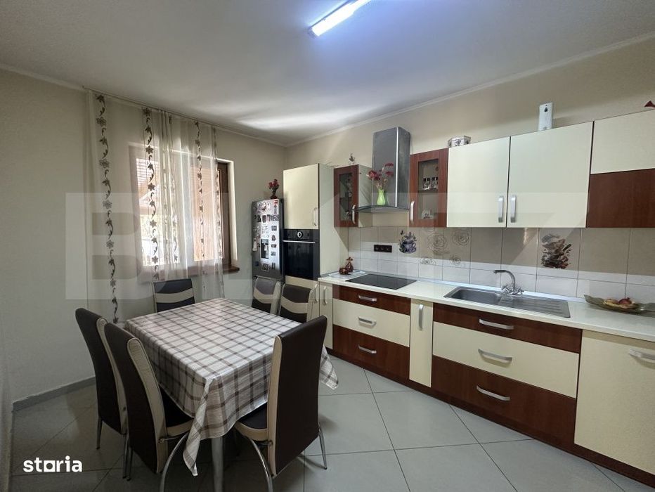Casa spatioasa cu etaj, teren generos si livada, Zona Paulesti