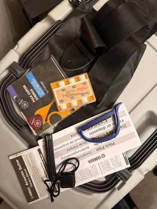 Гитара Yamaha F310P + аксессуары и приблуды