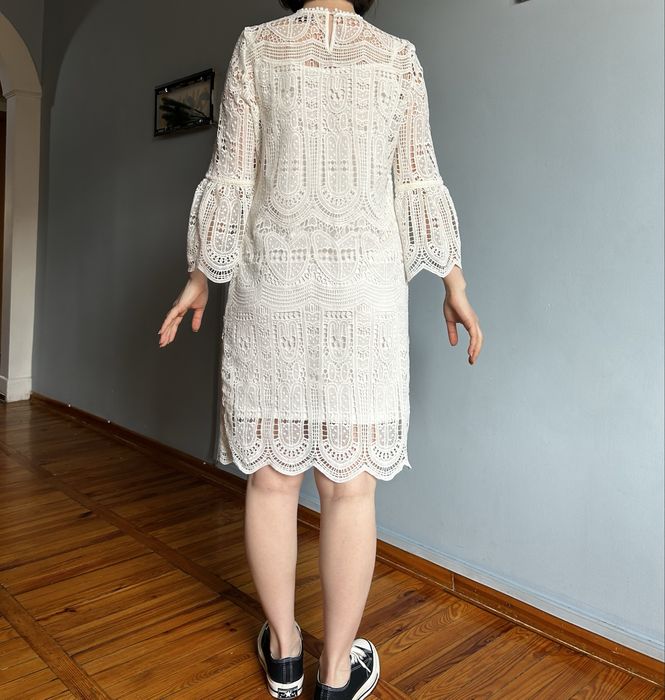 Белое кружевное платье