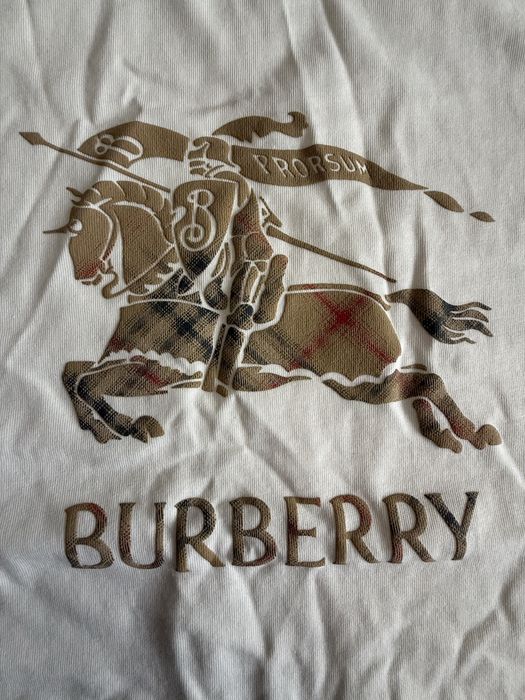 Burberry тениска чисто нова