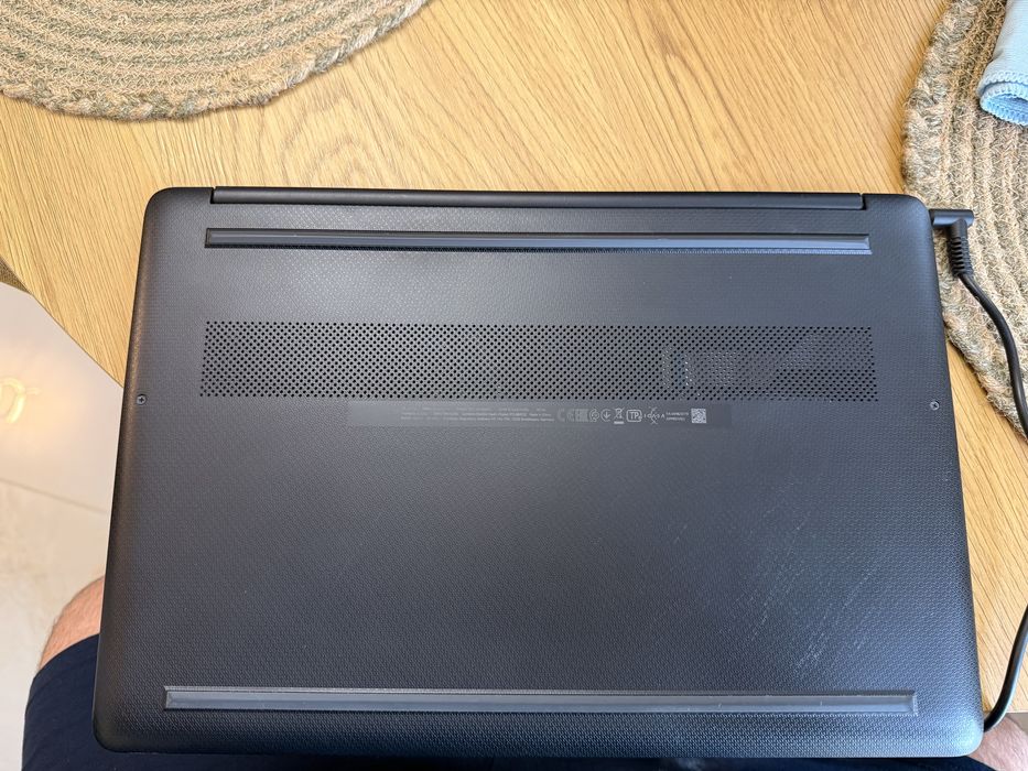 Лептоп HP 15 s-eqoo77nw подоговаряне