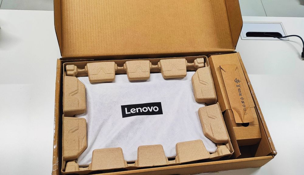 Laptop Lenovo Yoga 7,  2in1, touch screen, Tableta