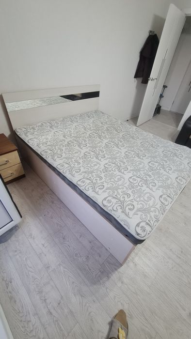 Продается кровать с матрасом 160 × 200