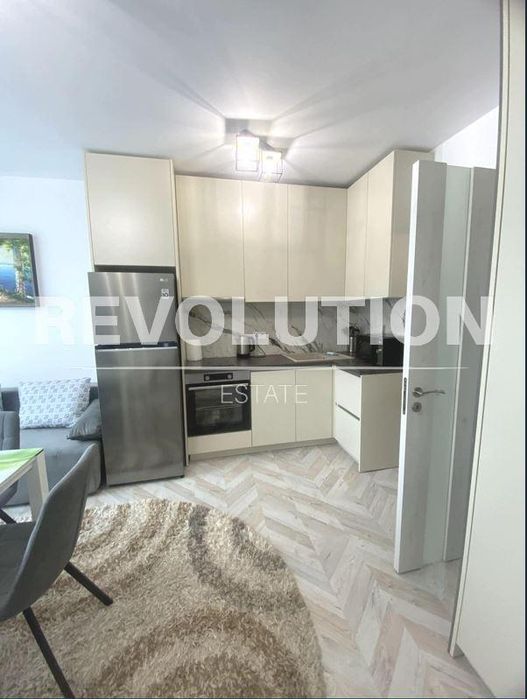 Дава се под наем Двустаен апартамент в Варна, Център - 38 кв.м за 650 € - Снимка #2