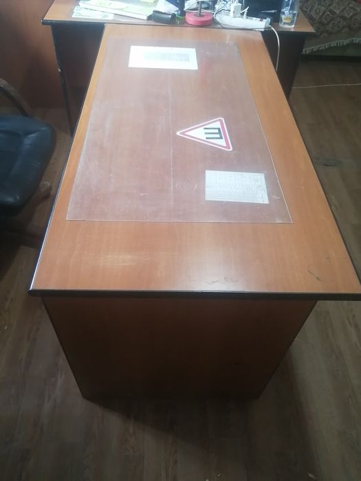 Стол письменный для офиса