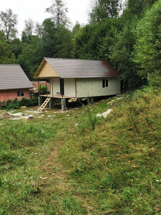 Vand casa moderna pe structura metalica, din containere modulare