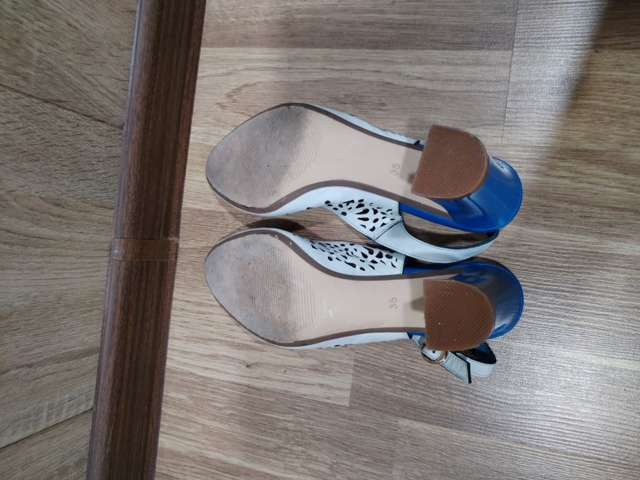 Кожаные босоножки 35 р