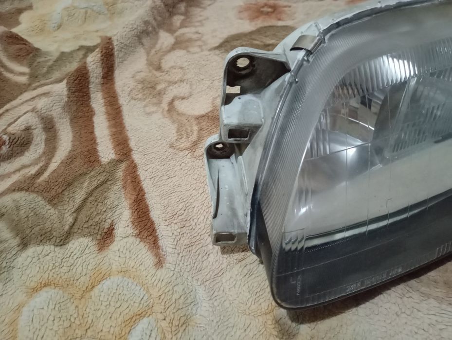 Фара на Мазда 323С