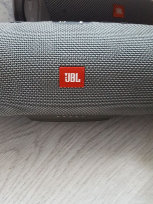 Jbl charge 4 la cutie