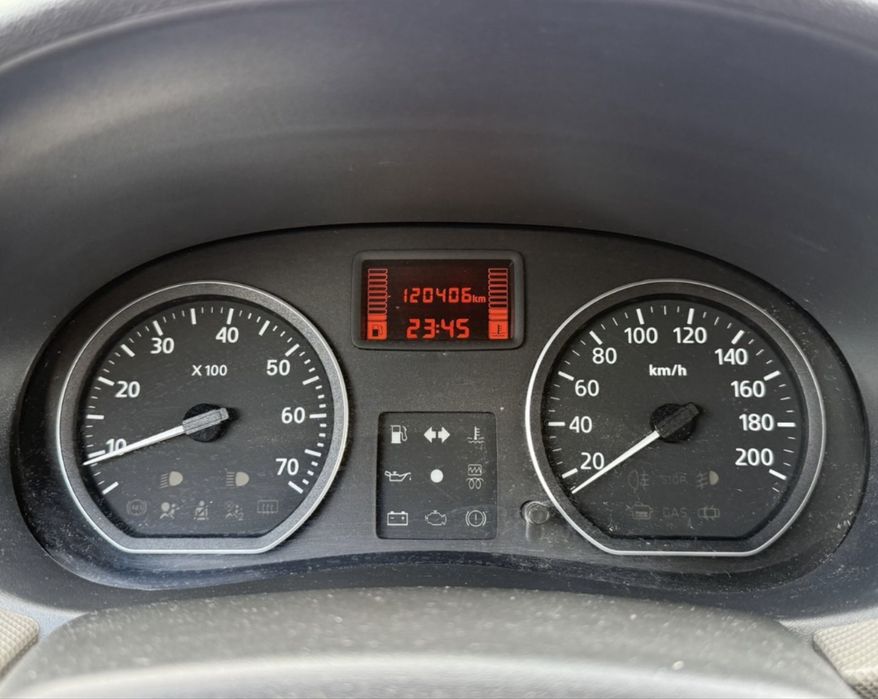 Dacia Sandero 1.4 MPI 75 к.с. – На части