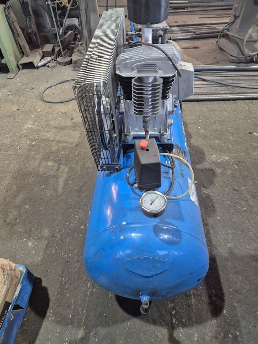 Compresor la pistoane 2,2 kw 380v