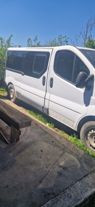 Punte spate far capota usa opel vivaro renault trafic primstar