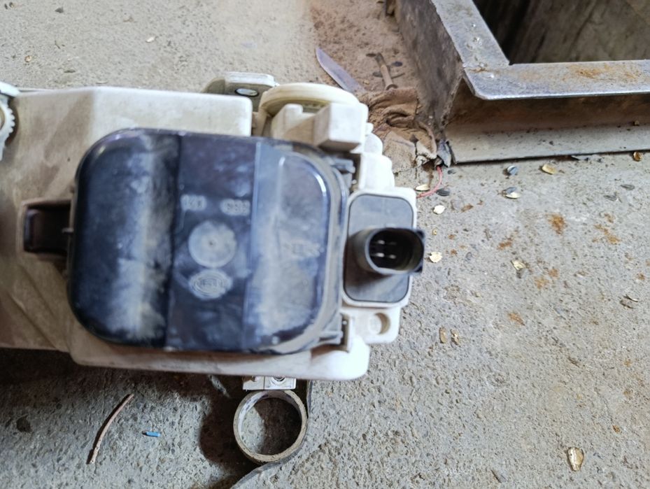 Пассат дельфин б4 правая фар