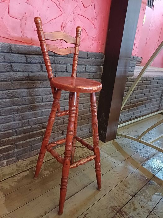 Висок стол за бар