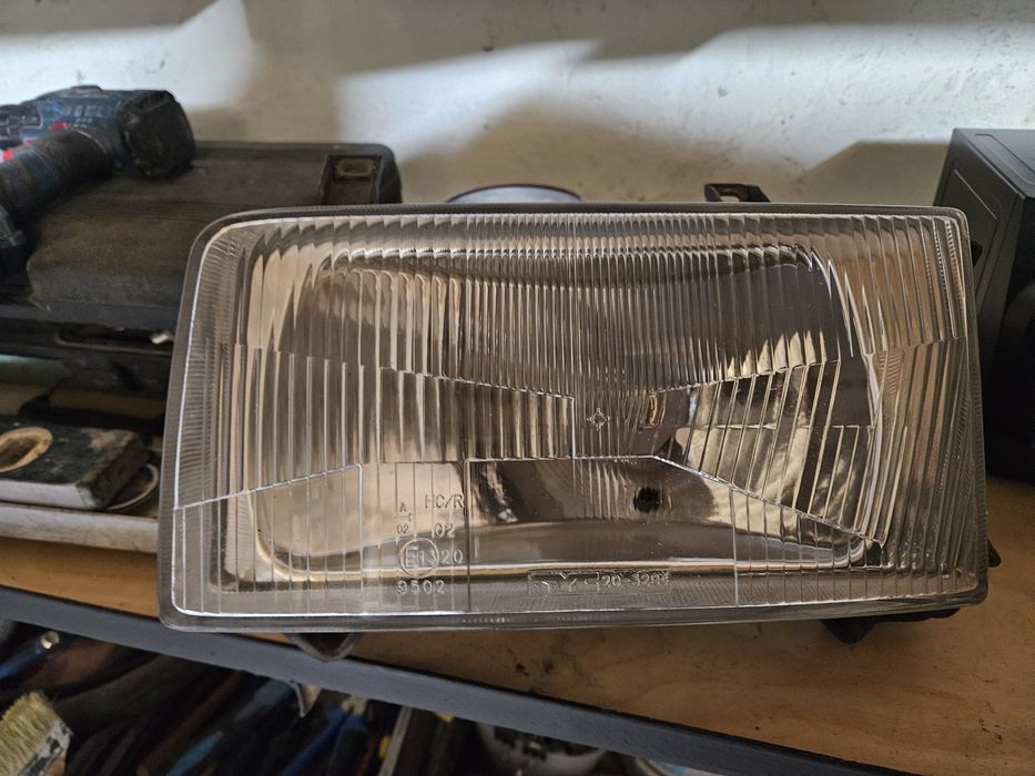 На VW Transporter T4 дверь фары