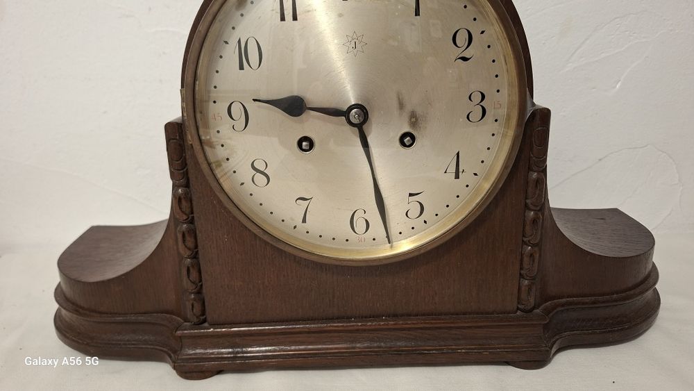 Ceas de semineu, Junghans