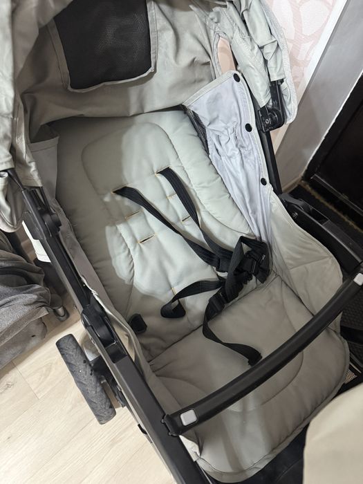 Продается двойная коляска Joie