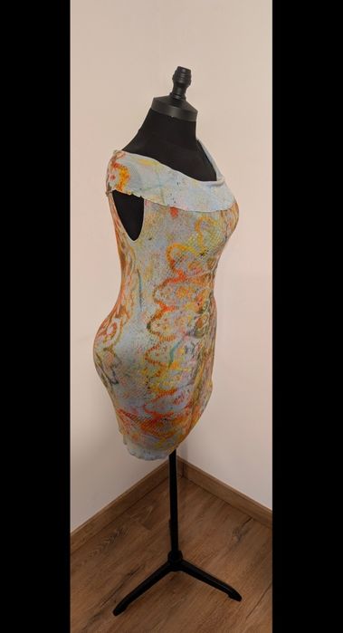 Rochie tricotată mulată, umeri goi, imprimeu artistic | S/M