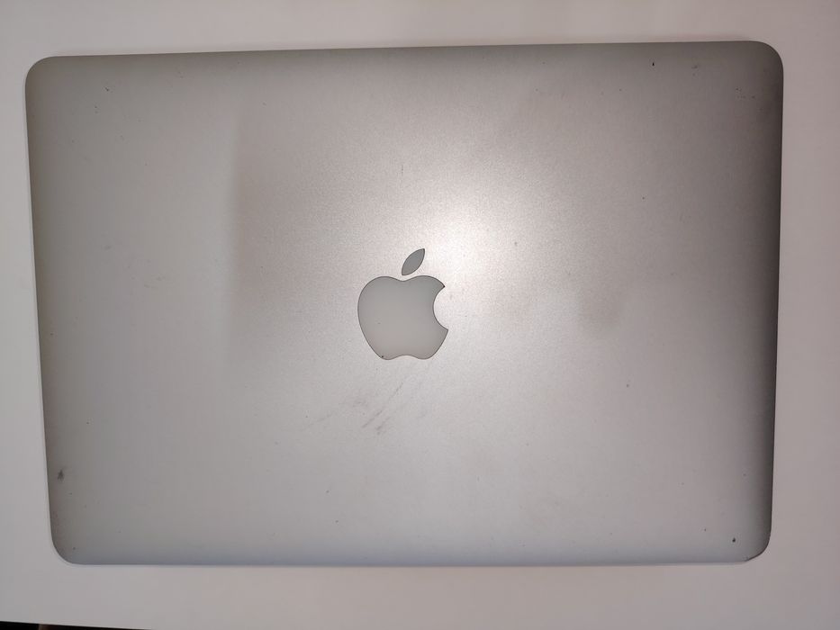 Macbook Apple sotiladi