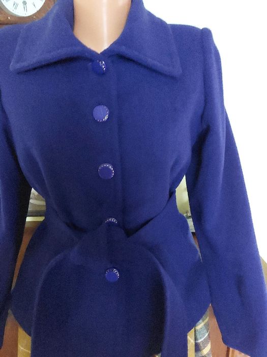 Jacheta noua model f frumos, stofa 100% lana si captuseala matlasata