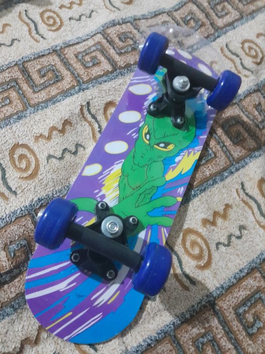 Продам детский скейтборд новый