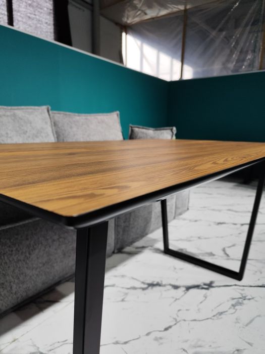 Jurnalniy stolik va stollar utalshonkali ideal holatda