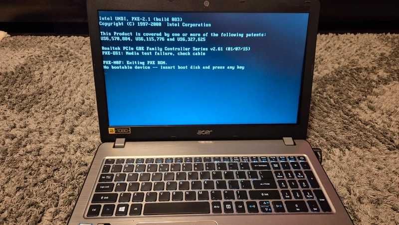 Vand laptop- Acer Aspire F5-573 (Model N16Q2) —